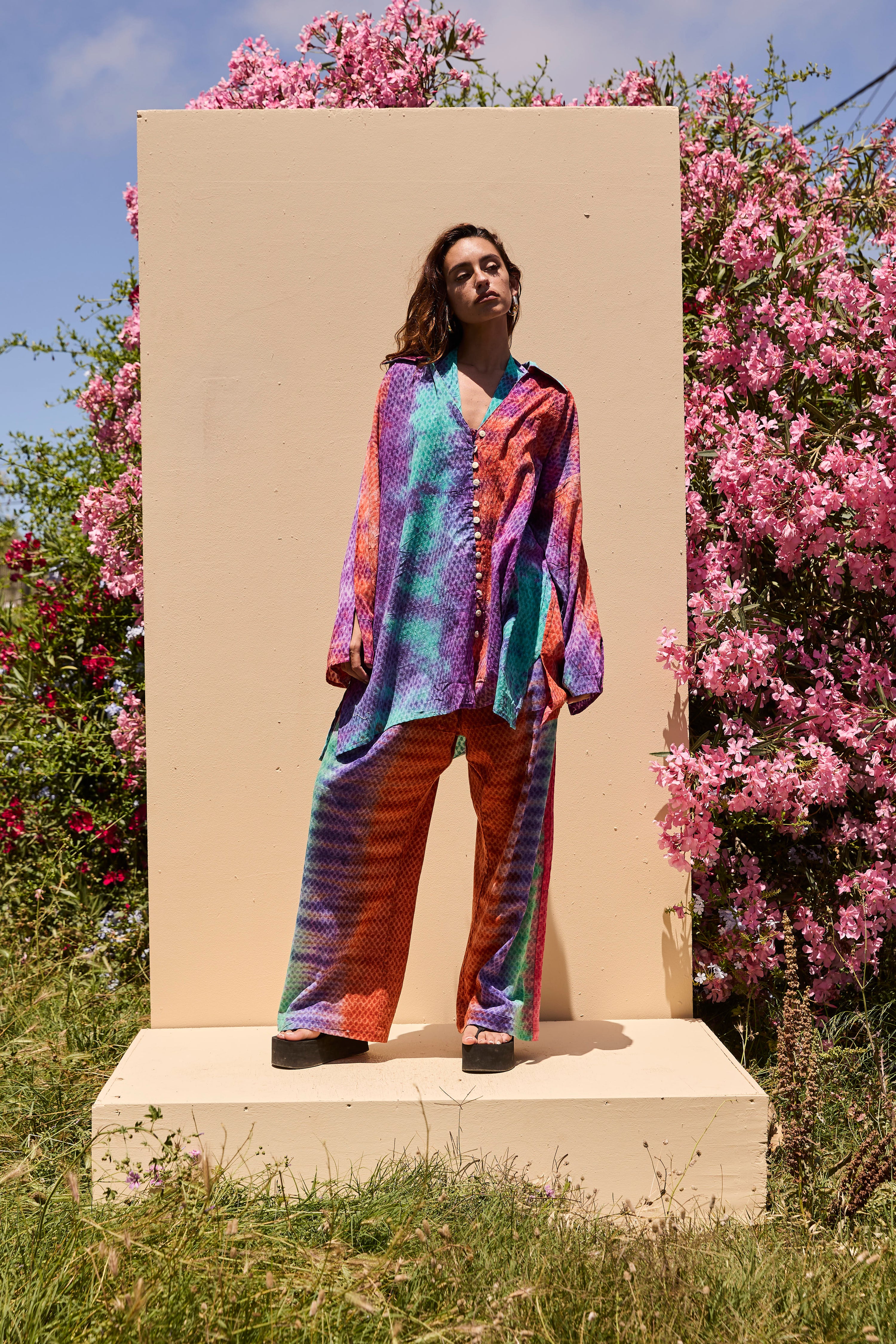 LOUNGE SET Shirt - Rainbow tiedye