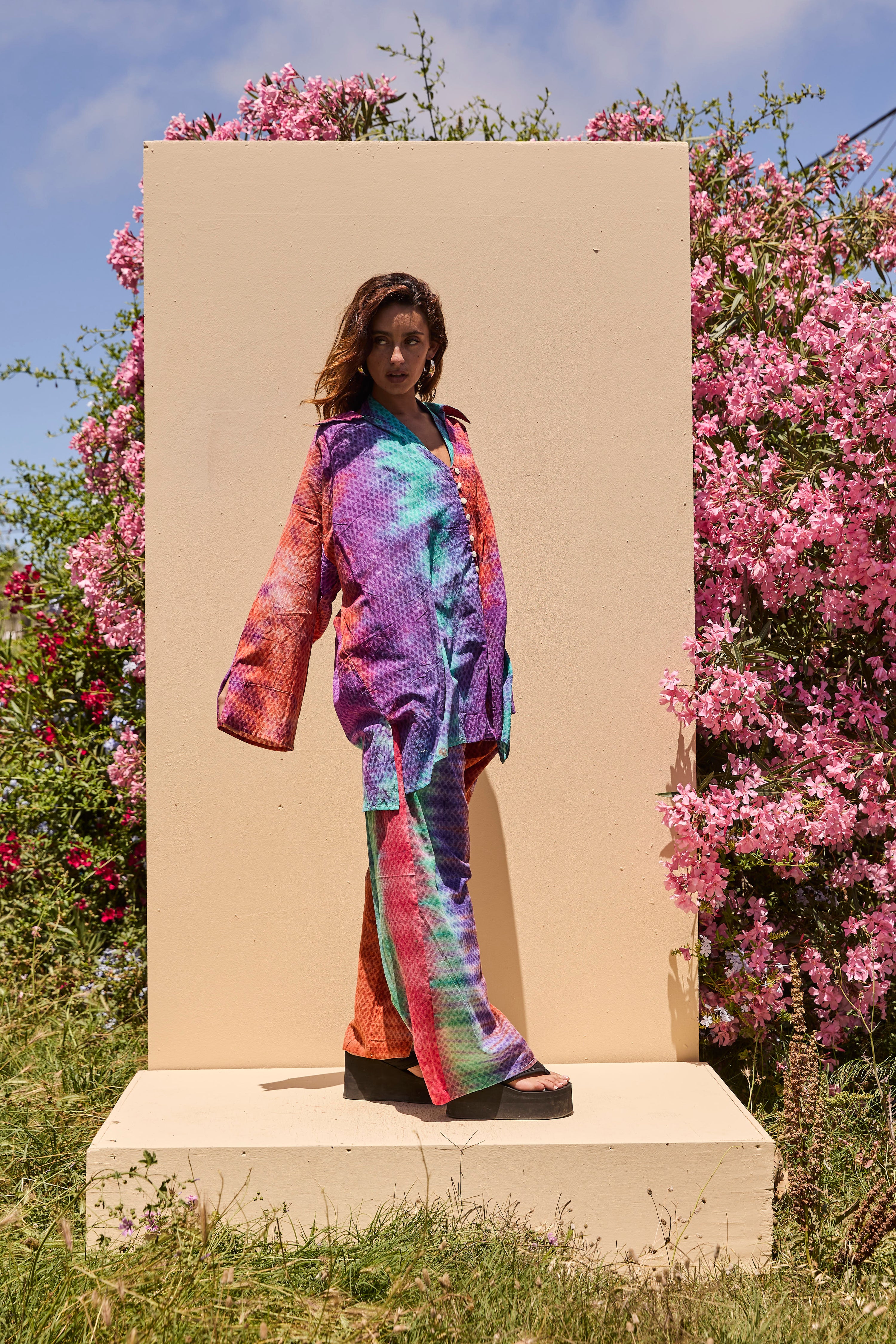 LOUNGE SET Shirt - Rainbow tiedye