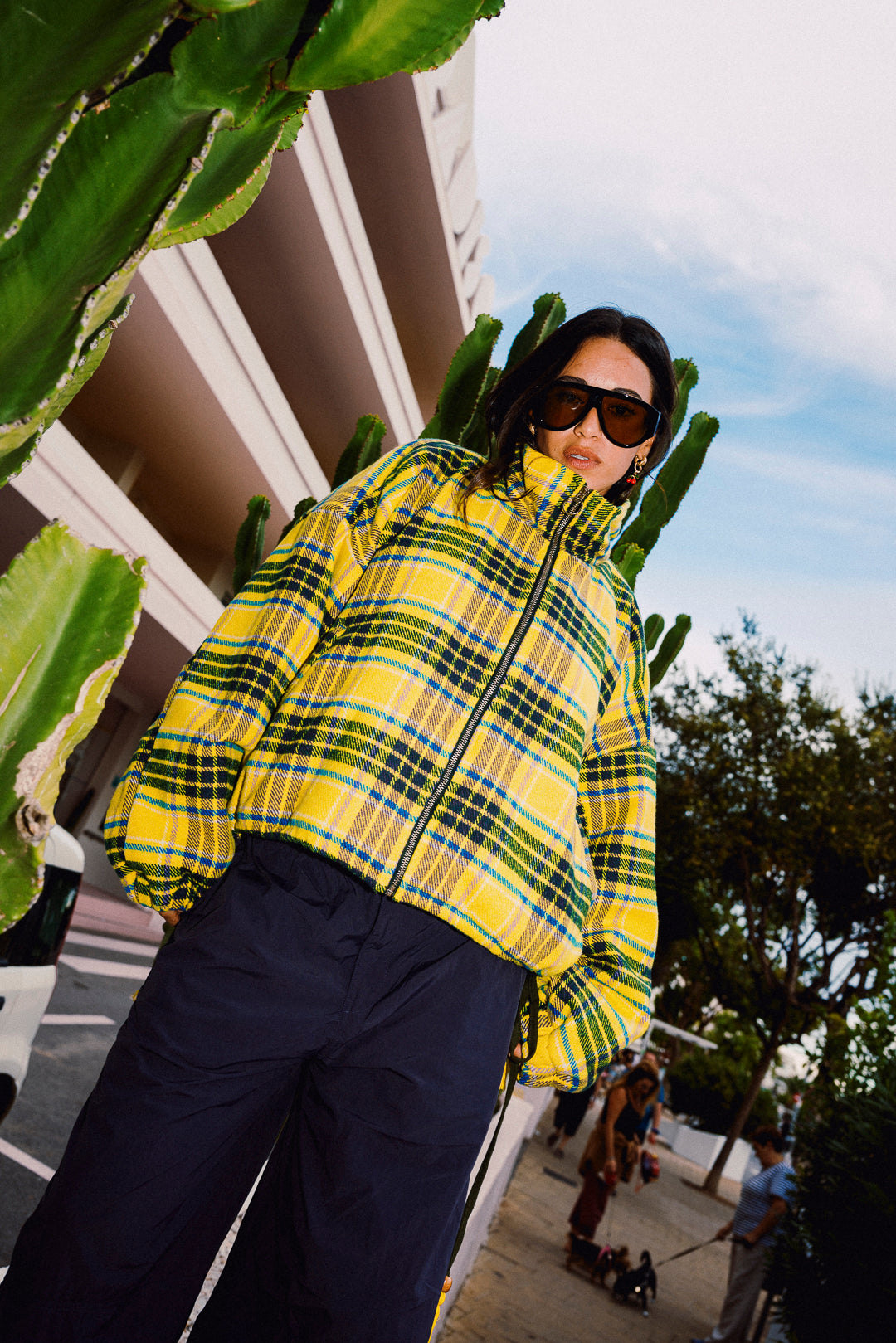 Oversized yellow checked fleece jacket outdoor fashion styling