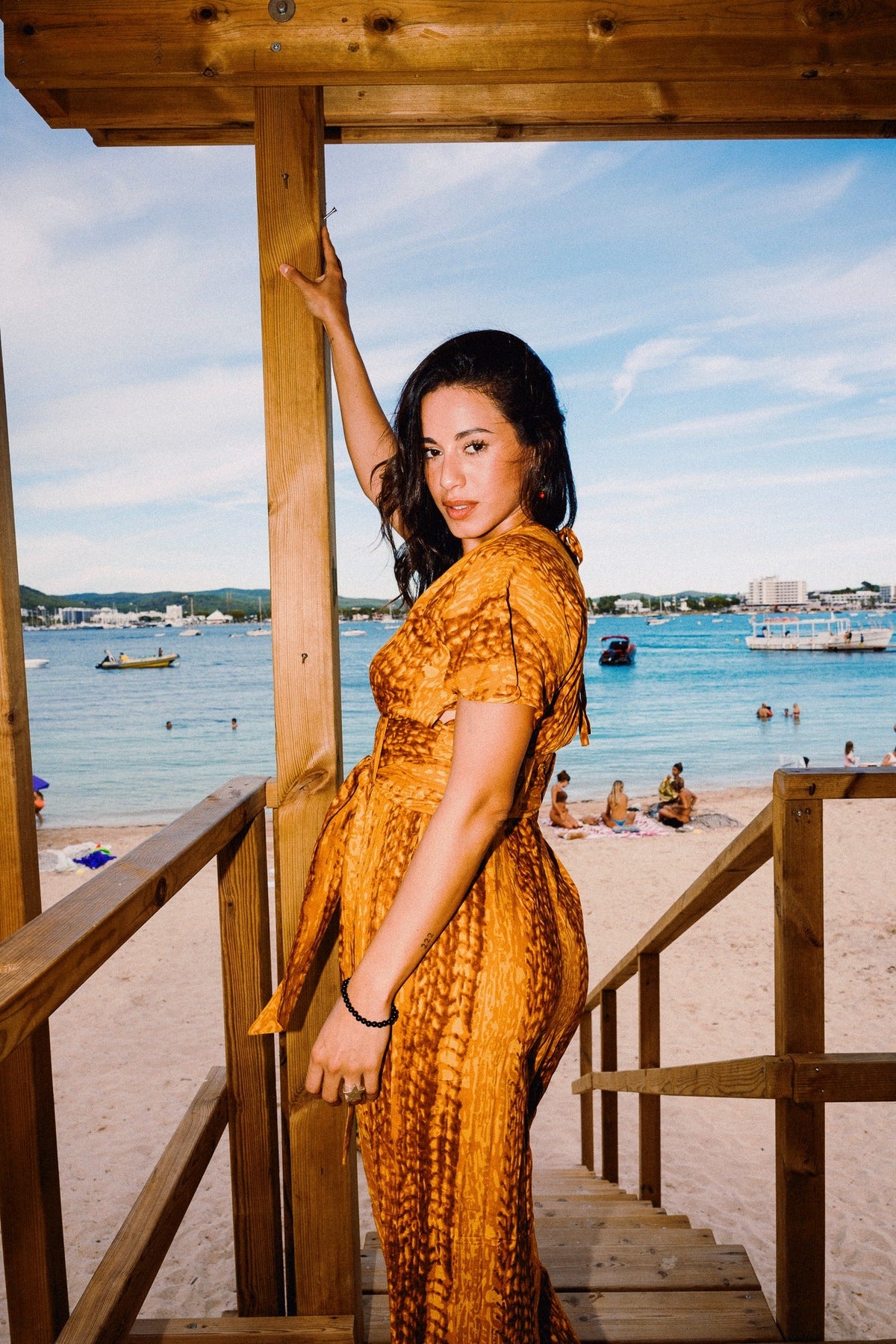 TINA REFINED Golden Hour jumpsuit – Side silhouette